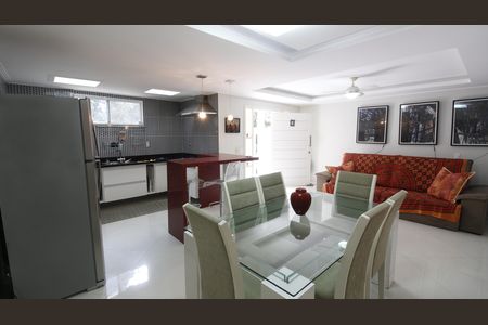 Casa para alugar com 300m², 3 quartos e 3 vagasCozinha