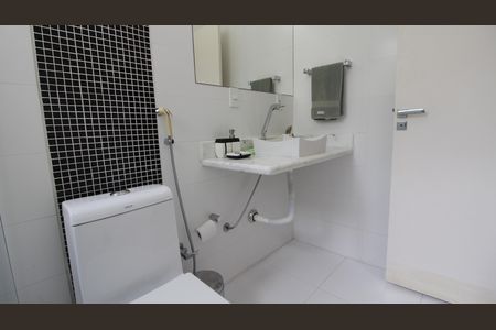Casa para alugar com 300m², 3 quartos e 3 vagasBanheiro Social 2