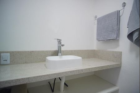 Banheiro Corredor de apartamento para alugar com 2 quartos, 68m² em Petrópolis, Porto Alegre
