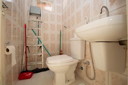 Casa à venda com 220m², 5 quartos e 5 vagas Casa à venda com 220m², 5 quartos e 5 vagasBanheiro de Serviço