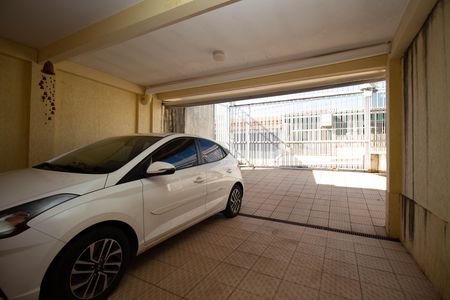 Casa à venda com 220m², 5 quartos e 5 vagas Casa à venda com 220m², 5 quartos e 5 vagasGaragem