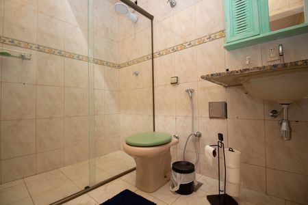 Casa à venda com 220m², 5 quartos e 5 vagas Casa à venda com 220m², 5 quartos e 5 vagasBanheiro Social