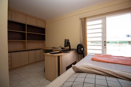 Casa à venda com 220m², 5 quartos e 5 vagas Casa à venda com 220m², 5 quartos e 5 vagasQuarto 4