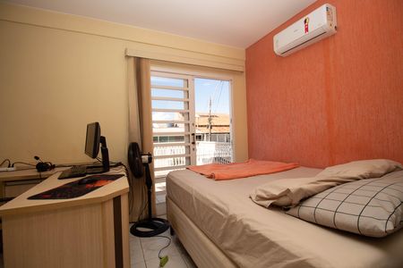Casa à venda com 220m², 5 quartos e 5 vagas Casa à venda com 220m², 5 quartos e 5 vagasQuarto 4