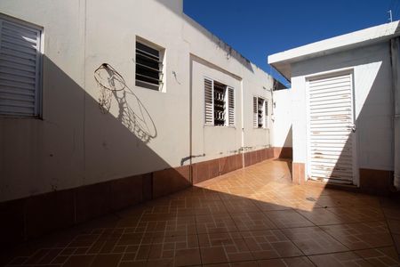 Casa à venda com 220m², 5 quartos e 5 vagas Casa à venda com 220m², 5 quartos e 5 vagasQuintal