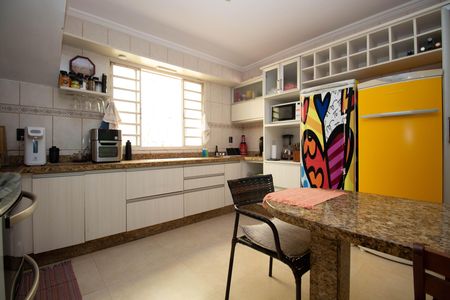 Casa à venda com 220m², 5 quartos e 5 vagas Casa à venda com 220m², 5 quartos e 5 vagasCozinha