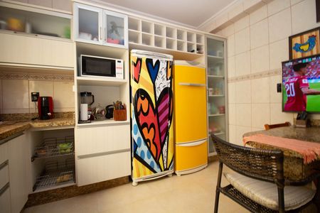 Casa à venda com 220m², 5 quartos e 5 vagas Casa à venda com 220m², 5 quartos e 5 vagasCozinha