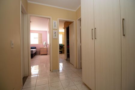 Casa à venda com 220m², 5 quartos e 5 vagas Casa à venda com 220m², 5 quartos e 5 vagasCorredor