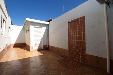 Casa à venda com 220m², 5 quartos e 5 vagas Casa à venda com 220m², 5 quartos e 5 vagasQuintal