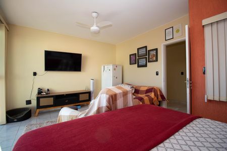 Casa à venda com 220m², 5 quartos e 5 vagas Casa à venda com 220m², 5 quartos e 5 vagasQuarto 3