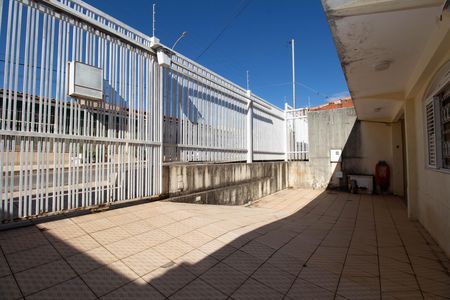 Casa à venda com 220m², 5 quartos e 5 vagas Casa à venda com 220m², 5 quartos e 5 vagasGaragem