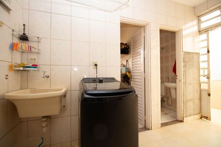 Casa à venda com 220m², 5 quartos e 5 vagas Casa à venda com 220m², 5 quartos e 5 vagasÁrea de Serviço