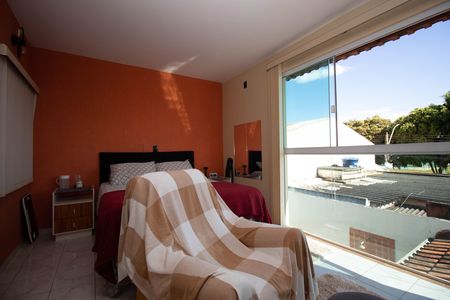 Casa à venda com 220m², 5 quartos e 5 vagas Casa à venda com 220m², 5 quartos e 5 vagasQuarto 3