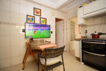 Casa à venda com 220m², 5 quartos e 5 vagas Casa à venda com 220m², 5 quartos e 5 vagasCozinha