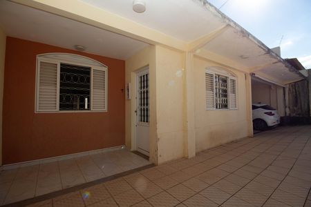 Casa à venda com 220m², 5 quartos e 5 vagas Casa à venda com 220m², 5 quartos e 5 vagasGaragem