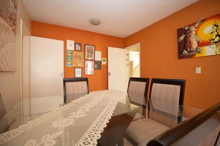 Casa à venda com 220m², 5 quartos e 5 vagas Casa à venda com 220m², 5 quartos e 5 vagasSala