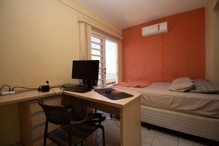 Casa à venda com 220m², 5 quartos e 5 vagas Casa à venda com 220m², 5 quartos e 5 vagasQuarto 4