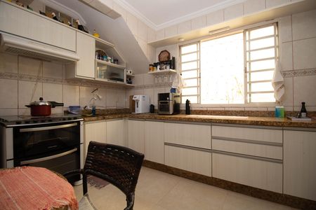 Casa à venda com 220m², 5 quartos e 5 vagas Casa à venda com 220m², 5 quartos e 5 vagasCozinha