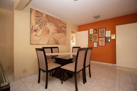 Casa à venda com 220m², 5 quartos e 5 vagas Casa à venda com 220m², 5 quartos e 5 vagasSala