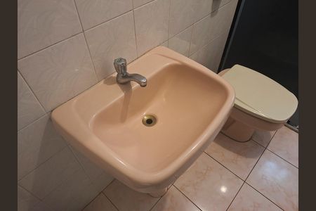 Casa para alugar com 57m², 1 quarto e sem vaga Casa para alugar com 57m², 1 quarto e sem vagaBanheiro