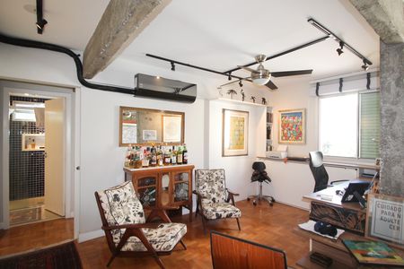 Apartamento à venda com 89m², 2 quartos e 1 vaga Apartamento à venda com 89m², 2 quartos e 1 vagaSala