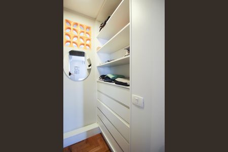 Apartamento à venda com 89m², 2 quartos e 1 vaga Apartamento à venda com 89m², 2 quartos e 1 vagaCloset da suíte