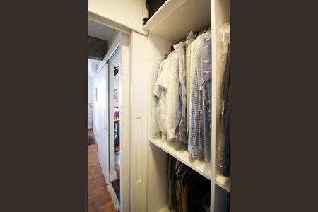 Apartamento à venda com 89m², 2 quartos e 1 vaga Apartamento à venda com 89m², 2 quartos e 1 vagaCloset da suíte