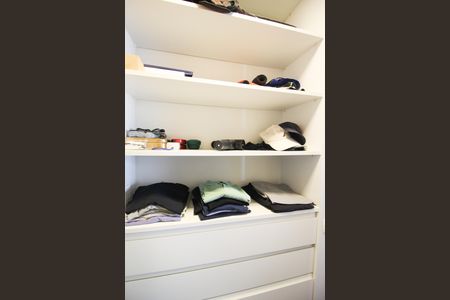 Apartamento à venda com 89m², 2 quartos e 1 vaga Apartamento à venda com 89m², 2 quartos e 1 vagaCloset da suíte