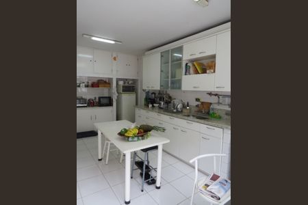 Cozinha de casa à venda com 3 quartos, 665m² em Alto de Pinheiros, São Paulo