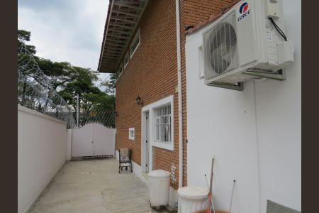 Área externa de casa à venda com 3 quartos, 665m² em Alto de Pinheiros, São Paulo