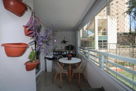 Apartamento para alugar com 78m², 2 quartos e 1 vaga Apartamento para alugar com 78m², 2 quartos e 1 vagaVaranda e Área de Serviço