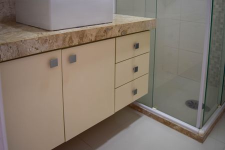 Apartamento à venda com 84m², 3 quartos e 2 vagasBanheiro 