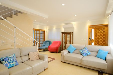Sala de casa à venda com 3 quartos, 208m² em Vila Carrão, São Paulo