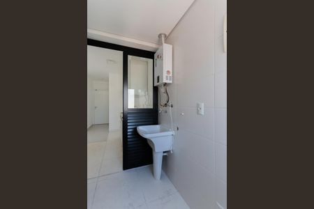 Área de serviço de apartamento para alugar com 2 quartos, 56m² em Vila Ester (zona Norte), São Paulo
