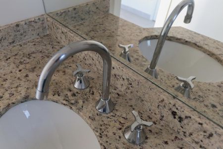 Apartamento à venda com 56m², 2 quartos e 1 vaga Apartamento à venda com 56m², 2 quartos e 1 vagaBanheiro da suíte