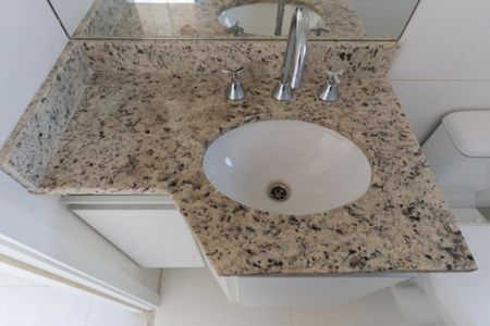 Apartamento à venda com 56m², 2 quartos e 1 vaga Apartamento à venda com 56m², 2 quartos e 1 vagaBanheiro da suíte