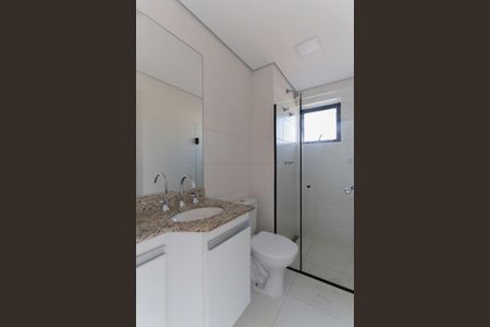 Banheiro da suíte de apartamento para alugar com 2 quartos, 56m² em Vila Ester (zona Norte), São Paulo
