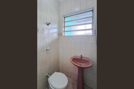 Casa para alugar com 125m², 2 quartos e 1 vaga Casa para alugar com 125m², 2 quartos e 1 vagaBanheiro de serviço
