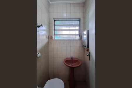 Casa para alugar com 125m², 2 quartos e 1 vaga Casa para alugar com 125m², 2 quartos e 1 vagaBanheiro de serviço