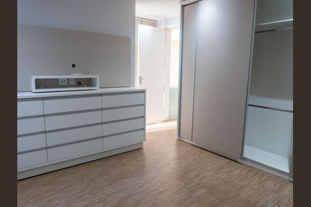 Casa de condomínio para alugar com 300m², 4 quartos e 2 vagas