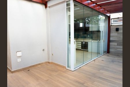 Casa de condomínio para alugar com 300m², 4 quartos e 2 vagas