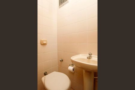 Apartamento à venda com 180m², 4 quartos e 3 vagasBanheiro 4 Serviço