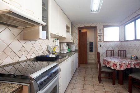 Apartamento à venda com 180m², 4 quartos e 3 vagasCozinha