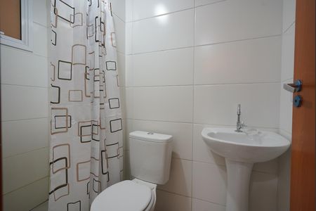 Banheiro de apartamento para alugar com 1 quarto, 30m² em Hípica, Porto Alegre