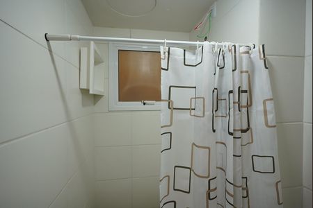 Banheiro de apartamento para alugar com 1 quarto, 30m² em Hípica, Porto Alegre