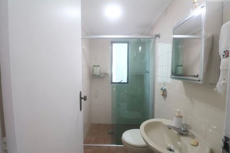 Banheiro Social de apartamento para alugar com 2 quartos, 70m² em Balneario Cidade Atlantica, Guarujá