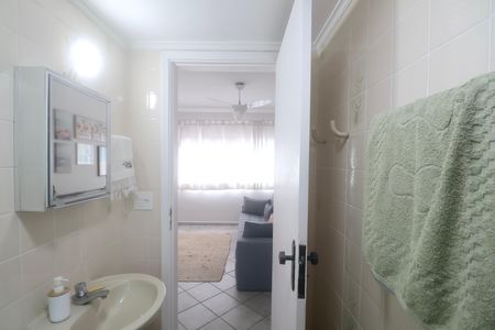 Banheiro Social de apartamento para alugar com 2 quartos, 70m² em Balneario Cidade Atlantica, Guarujá