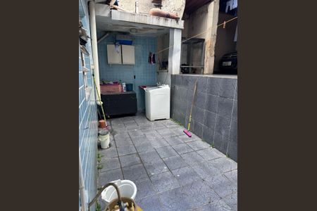 Área de serviço de casa para alugar com 2 quartos, 200m² em Vila Romero, São Paulo
