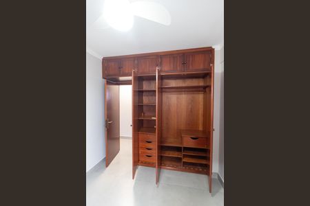 Apartamento à venda com 94m², 3 quartos e 2 vagas Apartamento à venda com 94m², 3 quartos e 2 vagasQuarto 02 - Armário