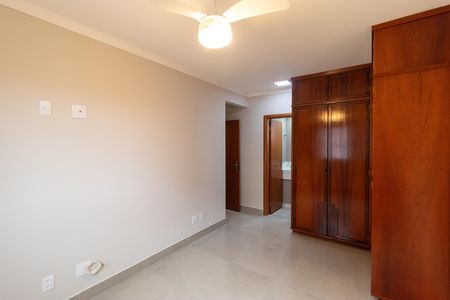 Apartamento à venda com 94m², 3 quartos e 2 vagas Apartamento à venda com 94m², 3 quartos e 2 vagasSuíte